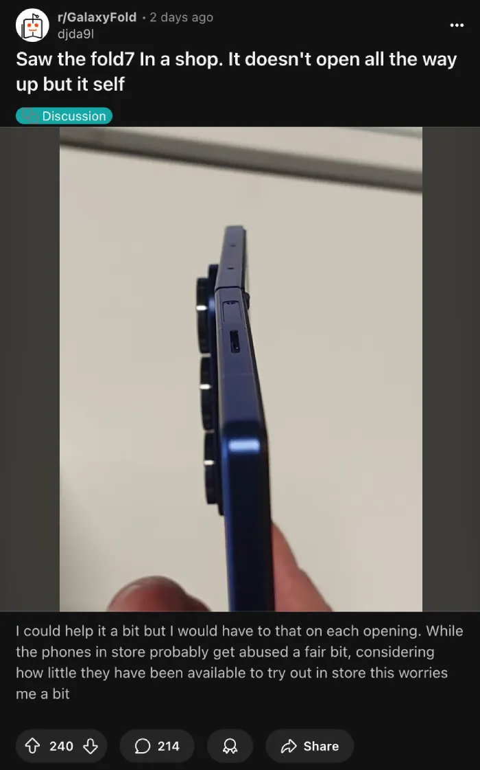 z-fold-7-not-straight-open